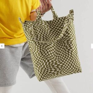 BAGGU Duck Bag in the Moss Trippy Checker